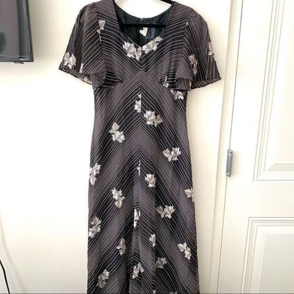 Arnel Dresses & Skirts - Vintage Floral Maxi Dress‎